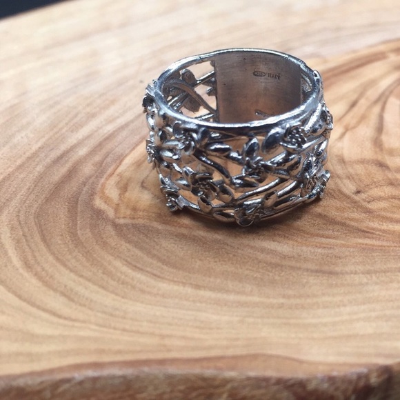Silver flower ring - Picture 2 of 4